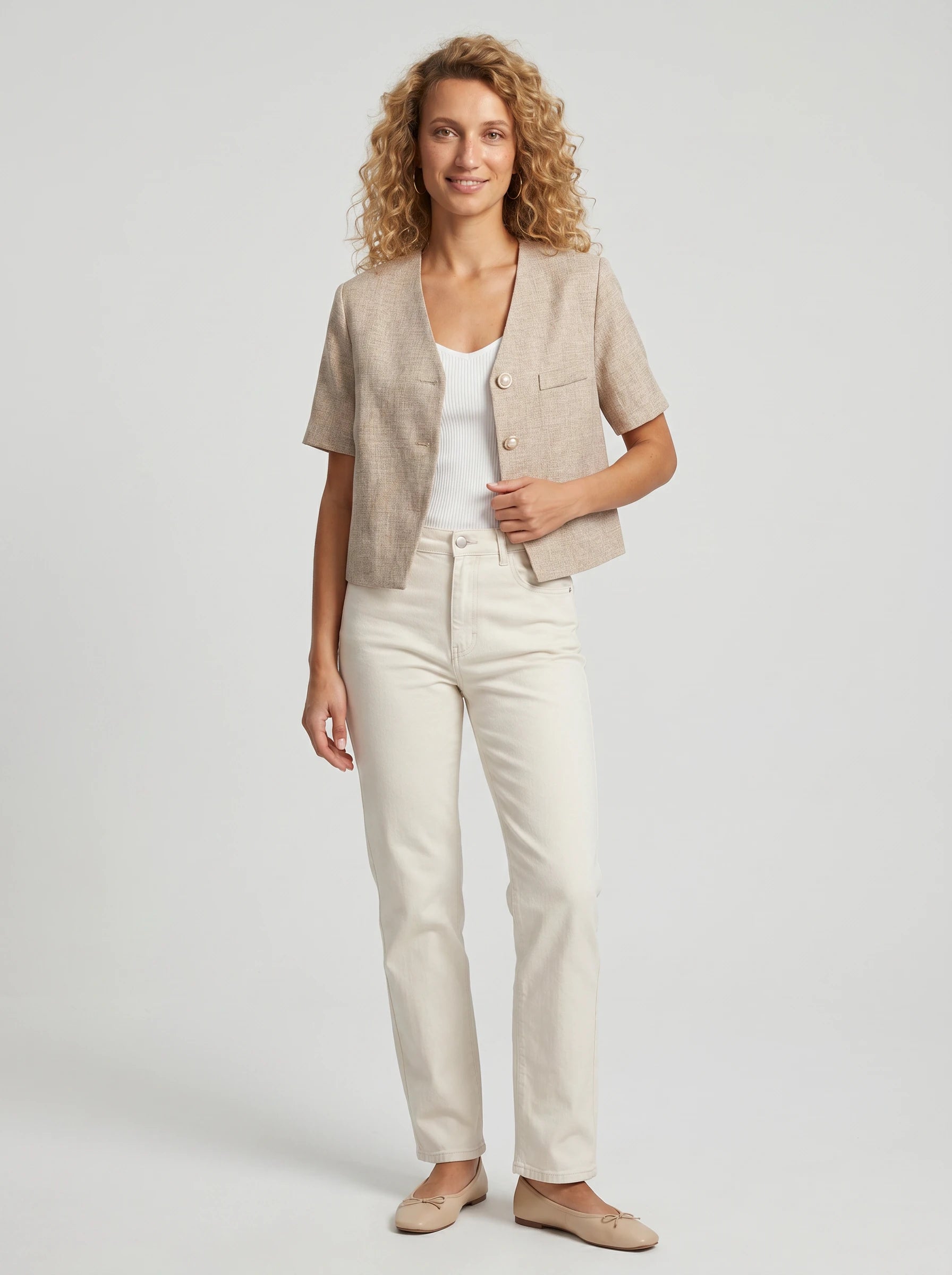 Veste d'été col V en tissé chiné beige Mireille, vue de face en studio