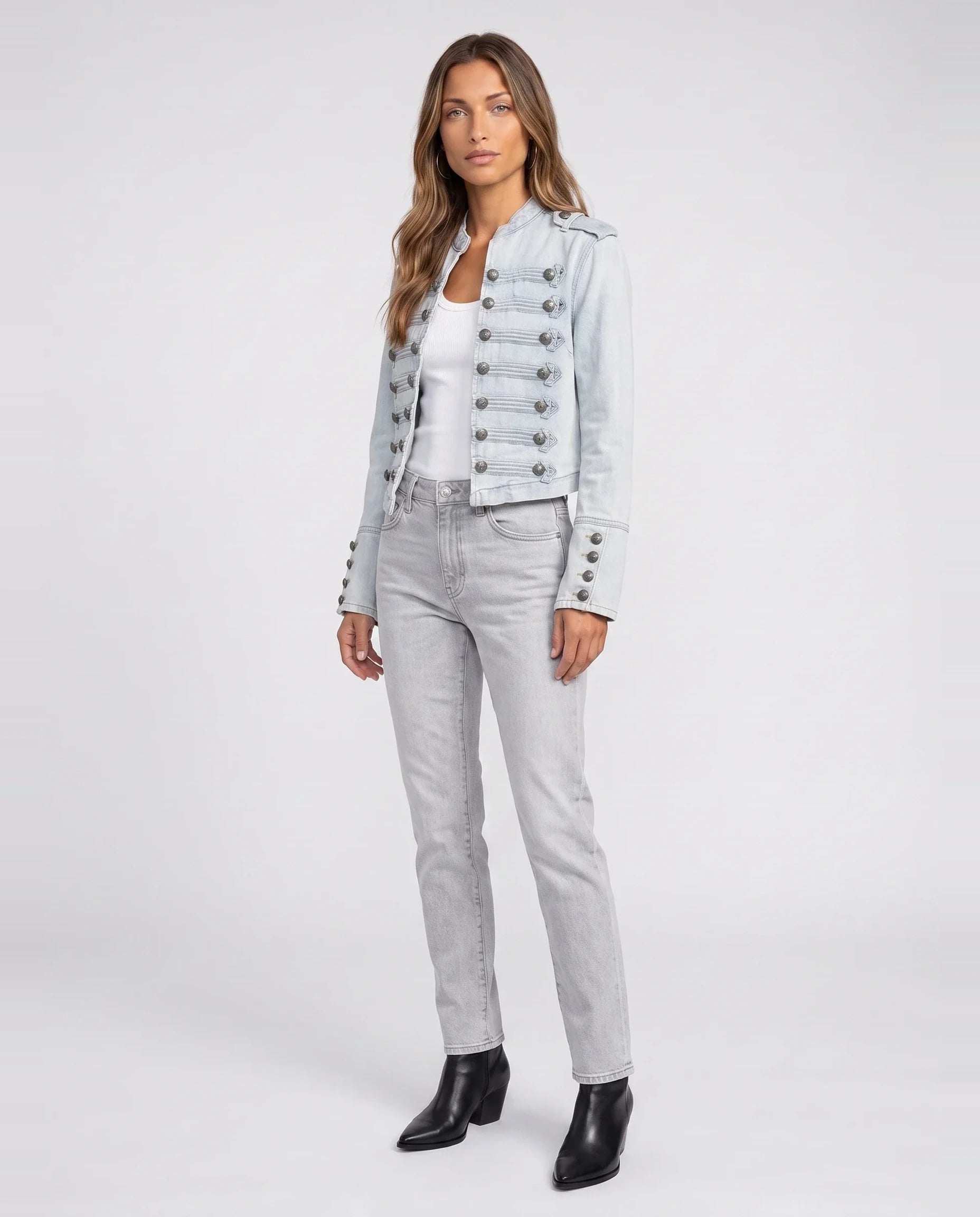 Veste en jean esprit officier bleu clair Rosemonde, vue de trois quarts en studio