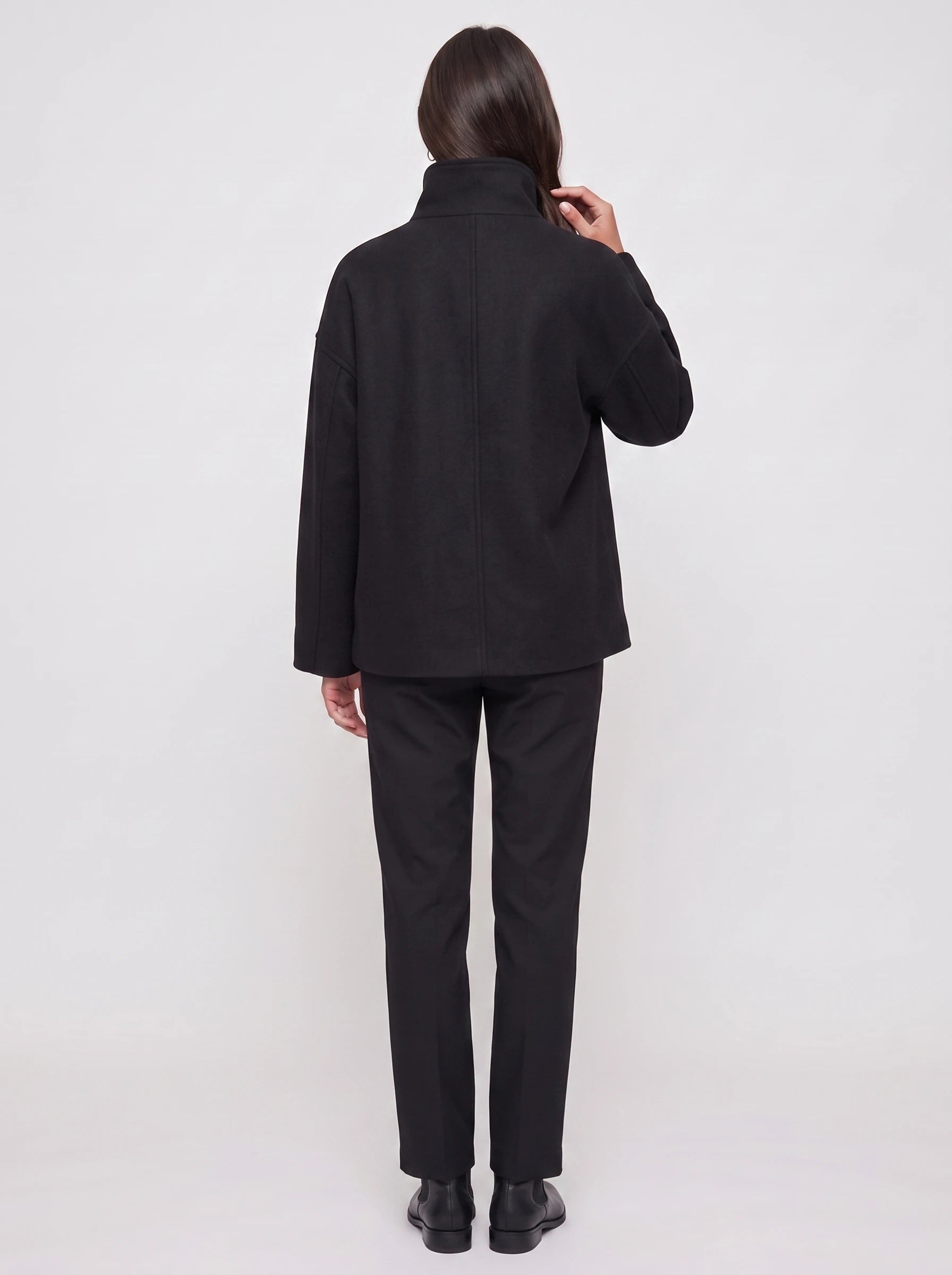 Veste en lainage noir Rosalinde, vue de dos en studio