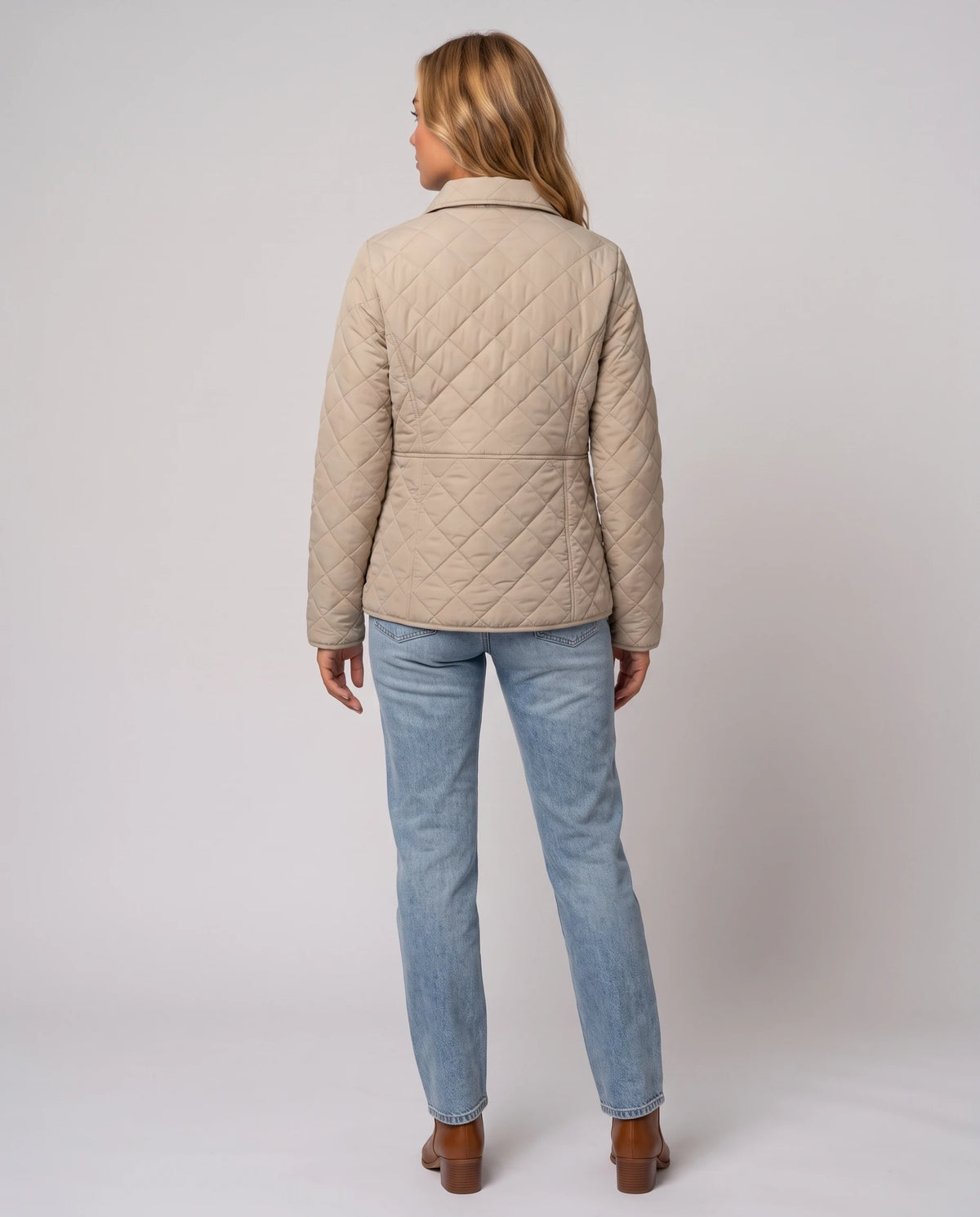 Veste matelassée à col chemise Ayla en Beige, vue de dos, matelassage losanges continu