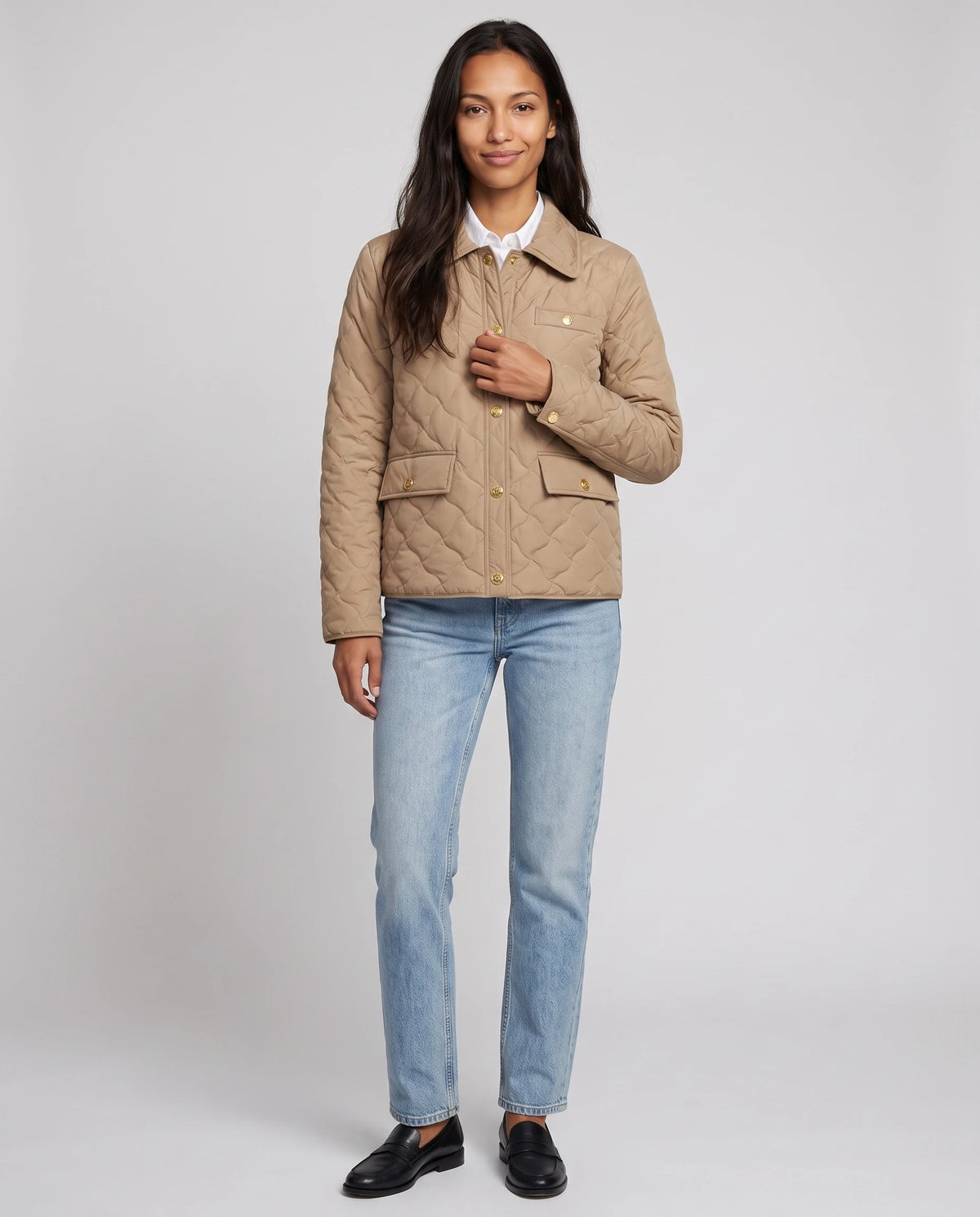 Veste matelassée à col chemise et pressions dorées Mélodie en Beige, vue de face en pied, boutonnée