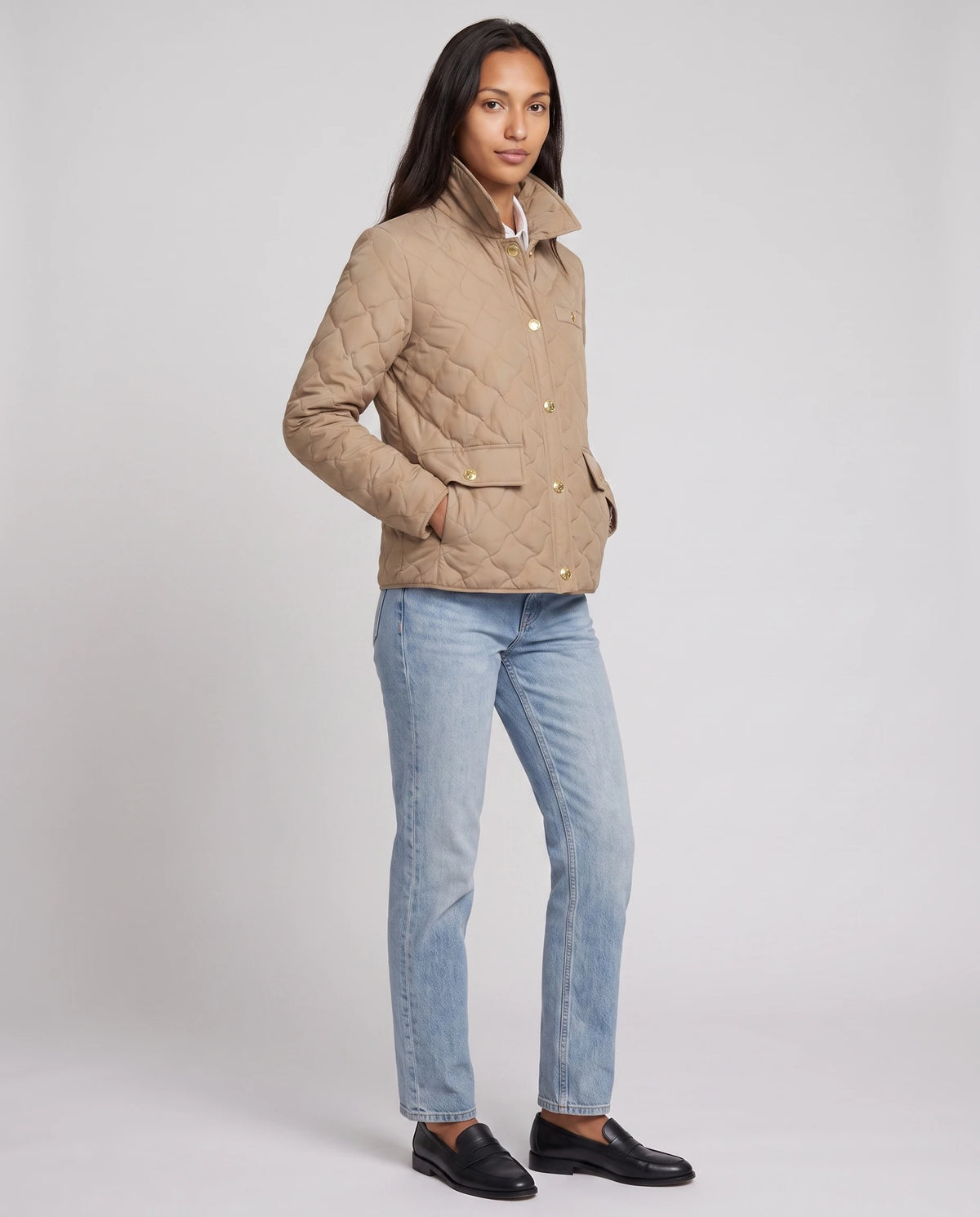 Veste matelassée à col chemise et pressions dorées Mélodie en Beige, vue de trois quarts, col chemise relevé