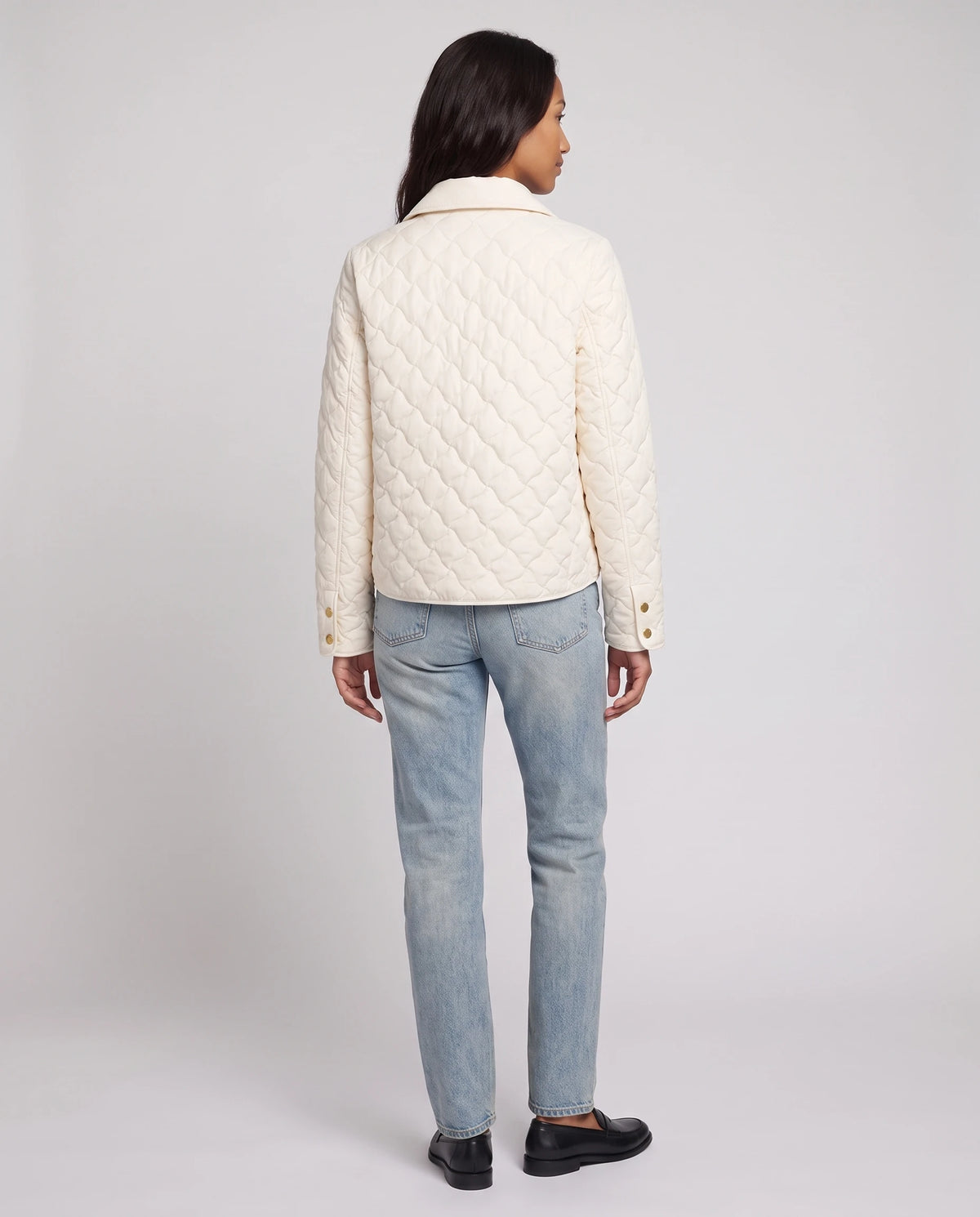 Veste matelassée à col chemise et pressions dorées Mélodie en Écru, vue de dos, matelassage losanges continu