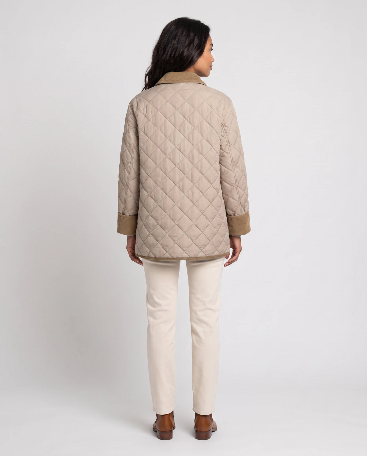 Veste matelassée à col velours côtelé Talia en Beige, vue de dos, matelassage losanges continu