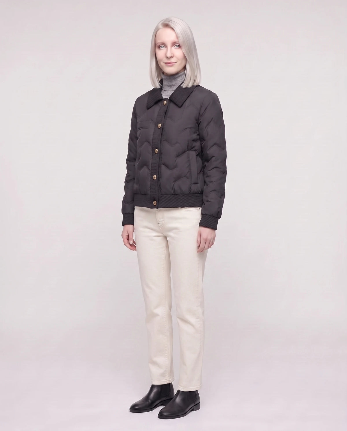 Veste matelassée courte col tricot Lucie en Noir, vue de trois quarts, col tricot rabattu