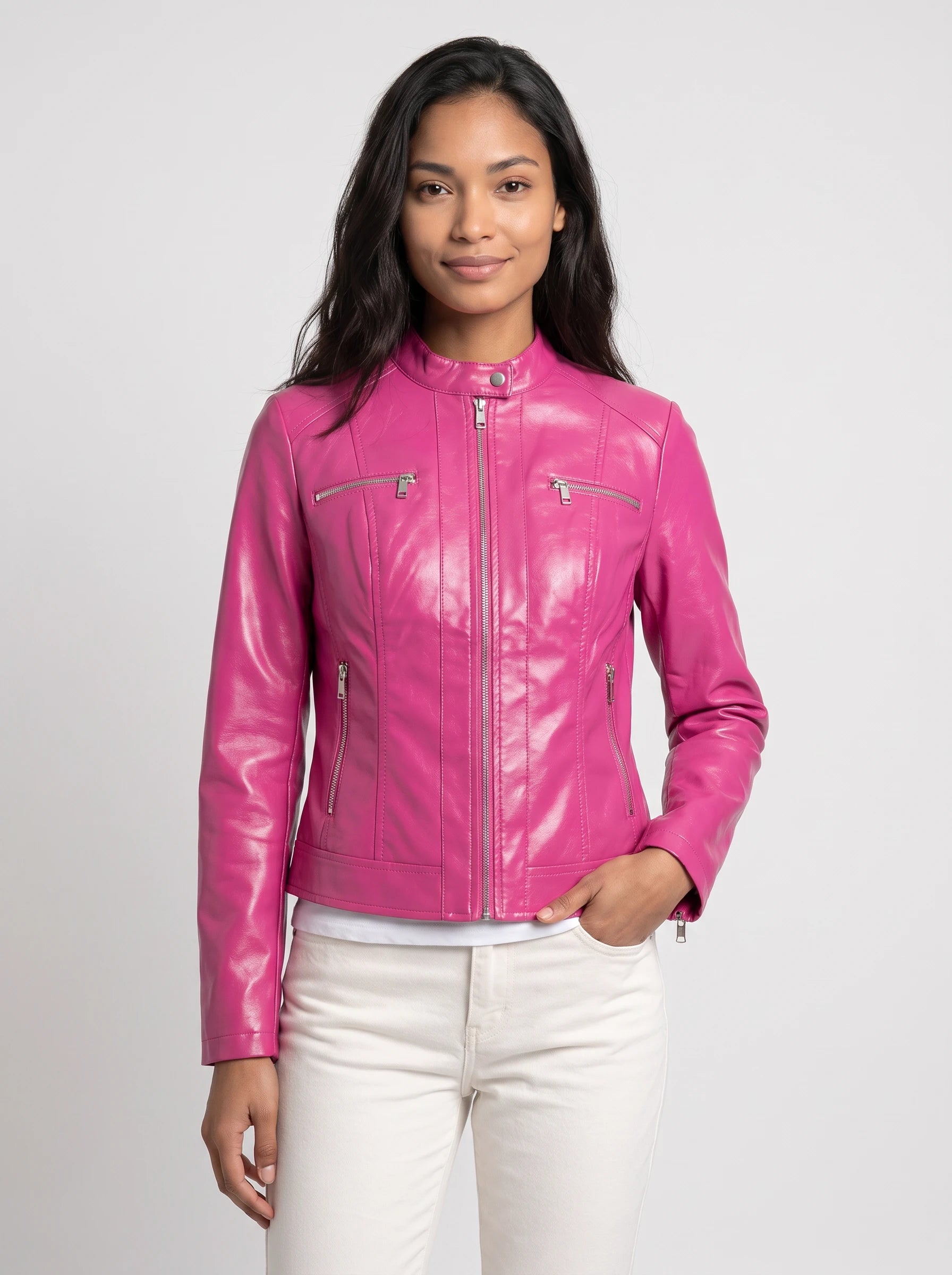 Veste motard en simili verni fuchsia Firmine, plan rapproché en studio