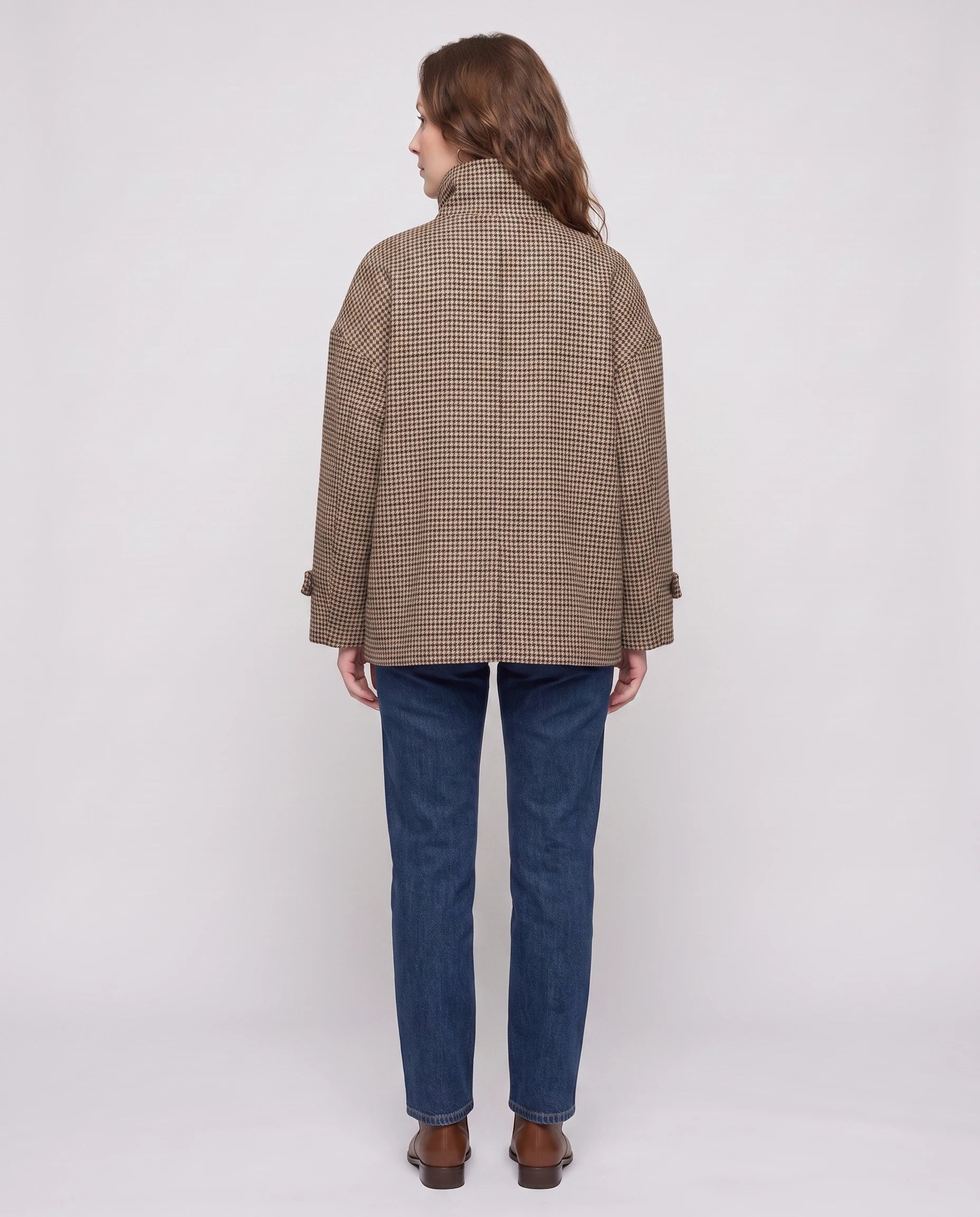 Veste courte pied-de-poule Priscille — vue de dos, coupe boxy — coloris pied-de-poule brun