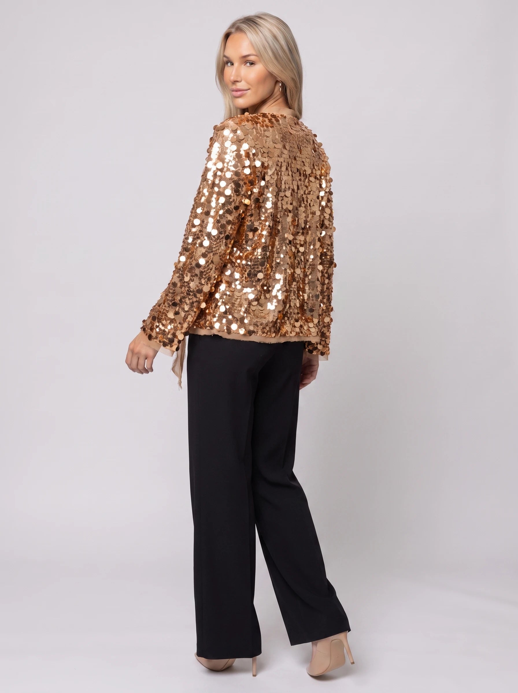 Veste kimono à sequins dorée Félicie, vue de dos en studio