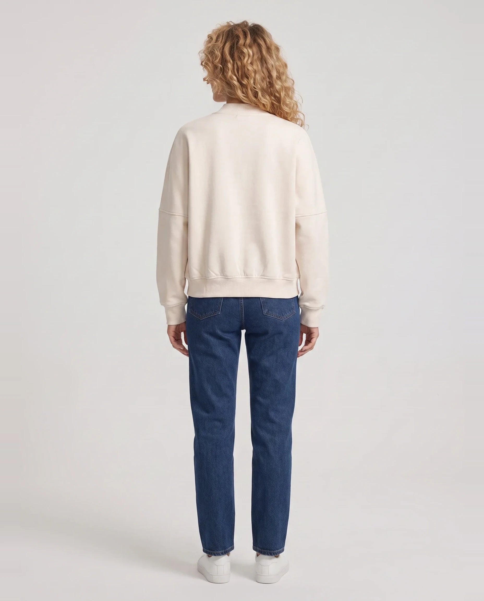 Bomber en molleton zippé beige Denise, vue de dos en studio