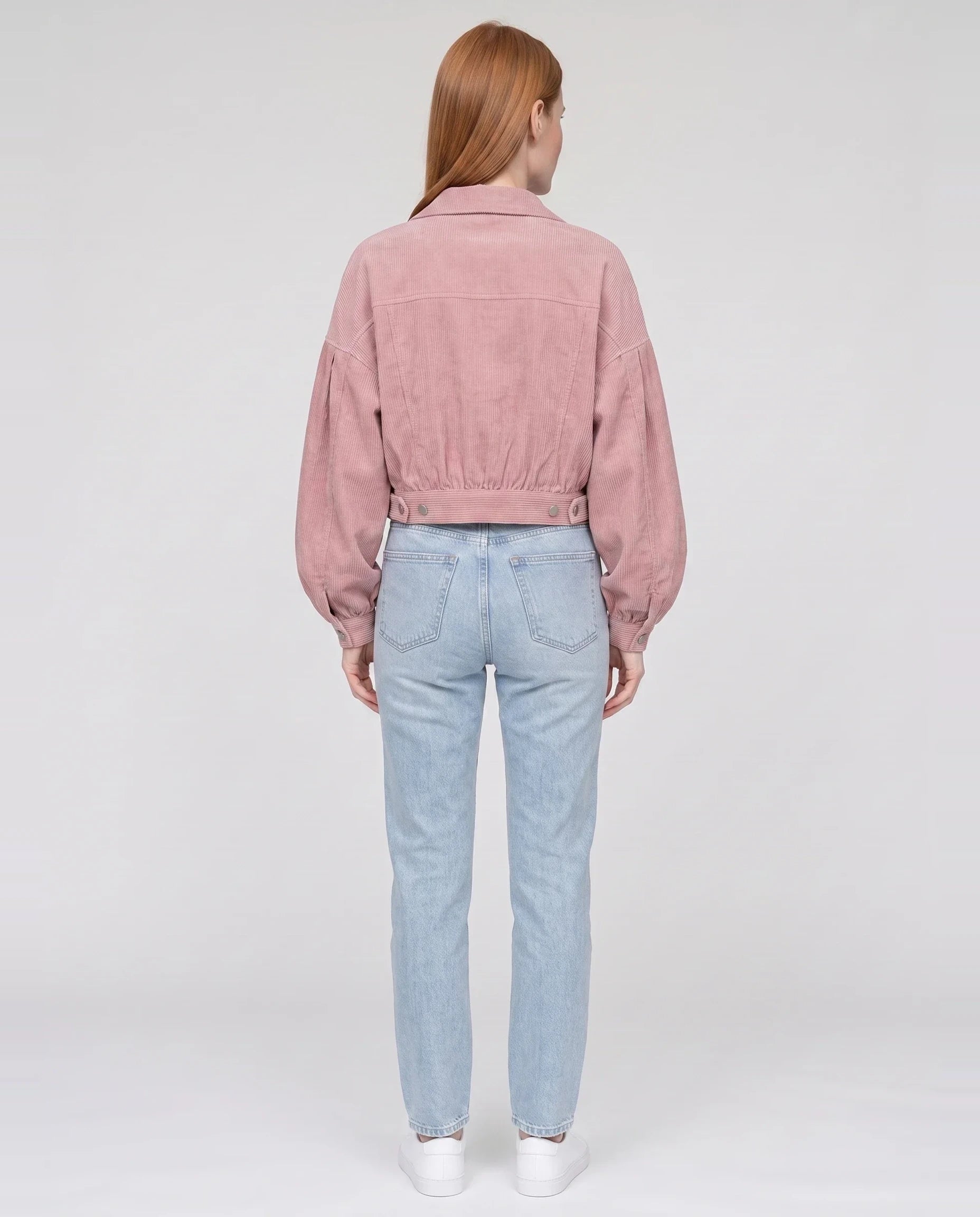 Veste courte en velours côtelé vieux rose Yvette, vue de dos en studio