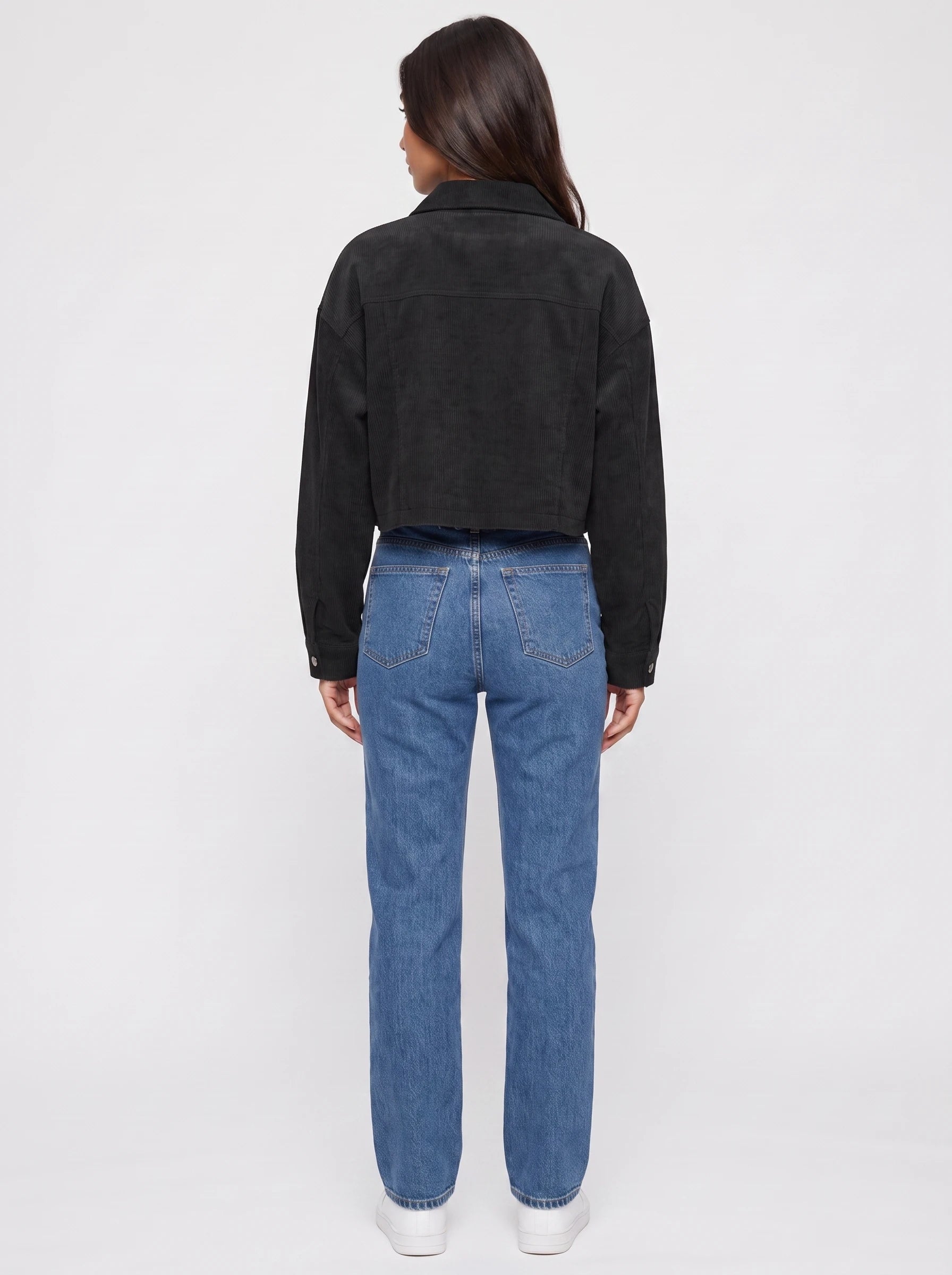 Veste courte en velours côtelé Y2K noire Gertrude, vue de dos en studio