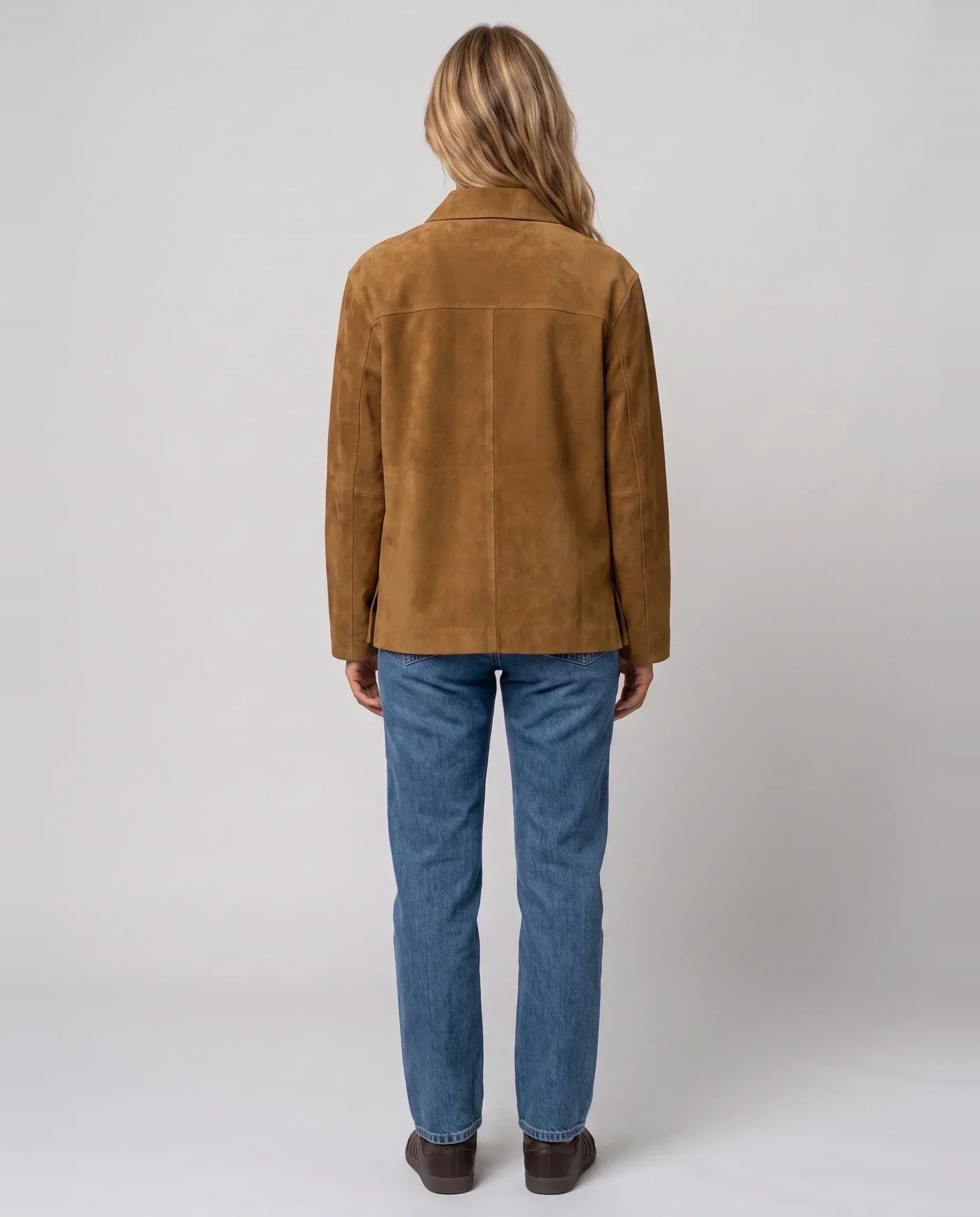 Veste workwear en suédine tabac Ségolène, vue de dos en studio