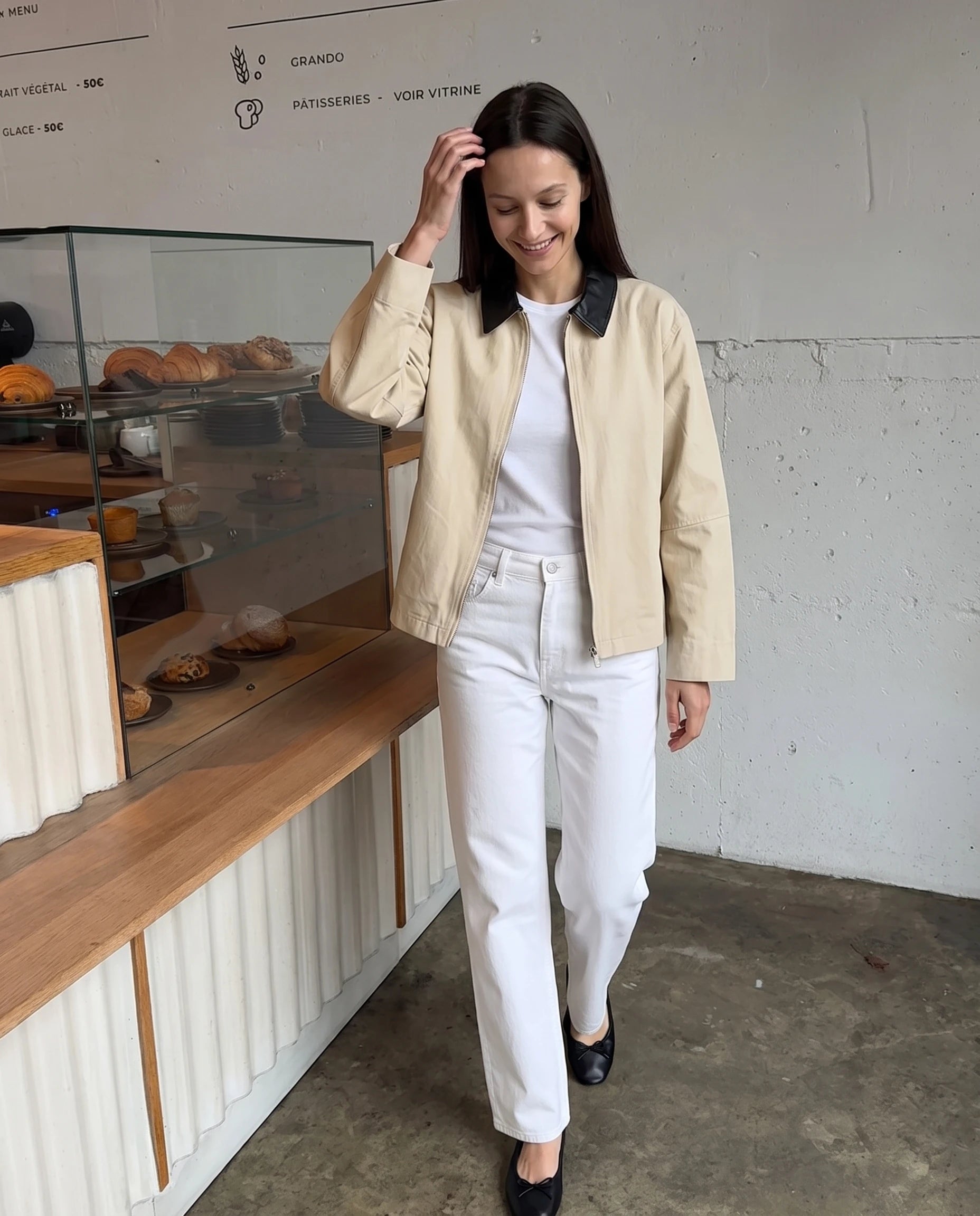 Veste zippée à col contrasté écru Astrid, allure décontractée en intérieur