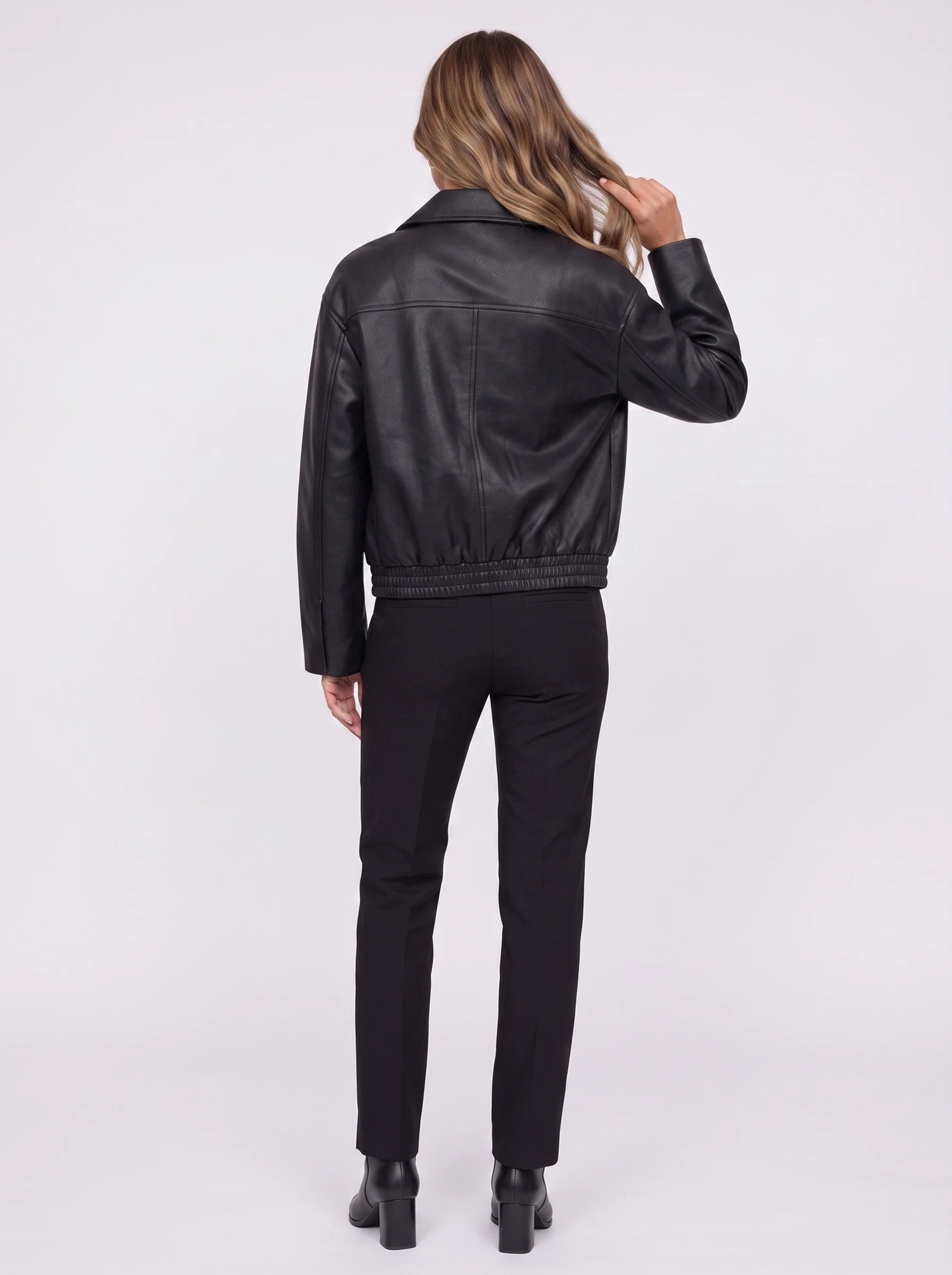 Veste effet cuir noir Louane, vue de dos en studio