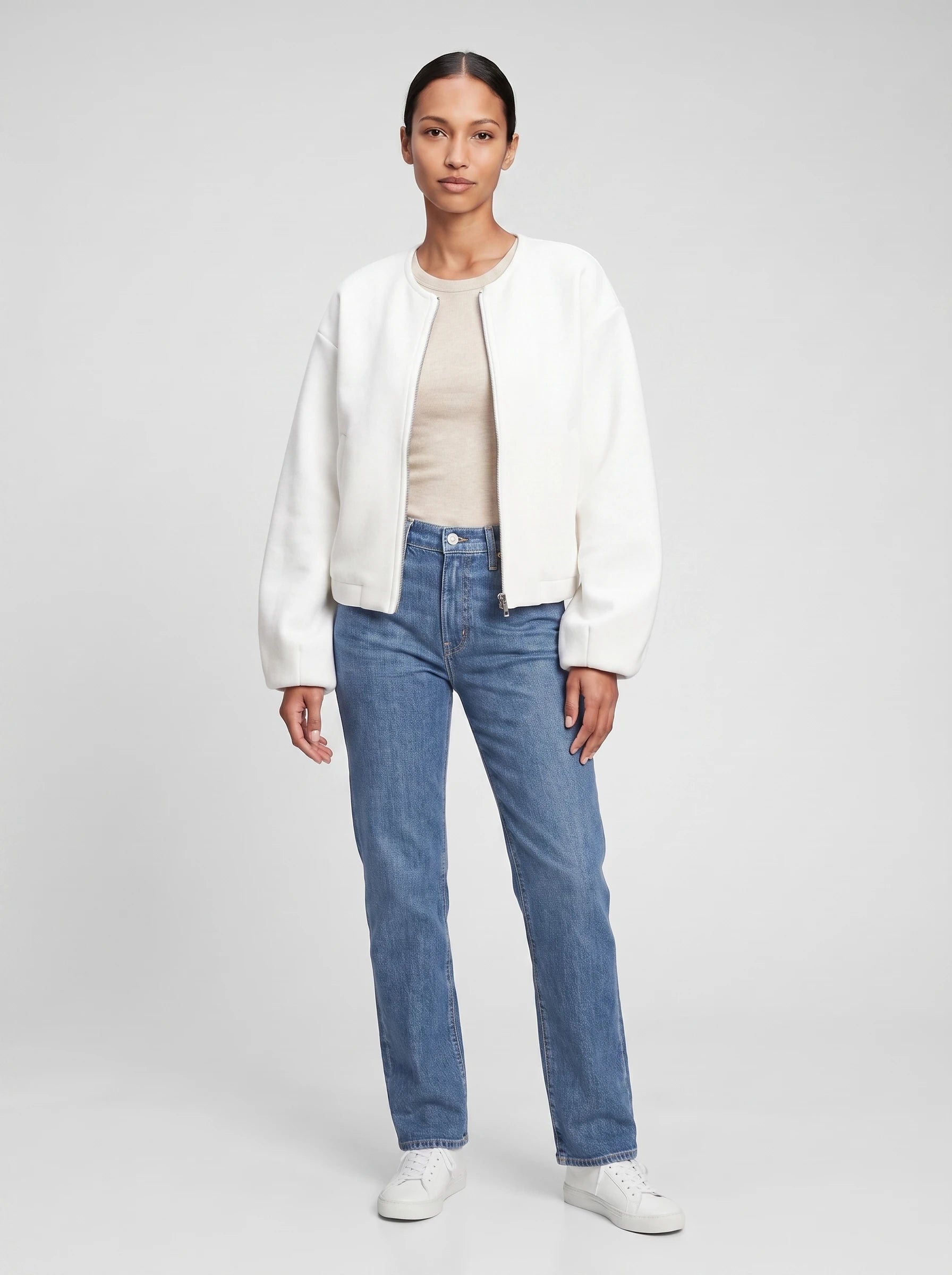 Veste zippée sans col en maille blanche Germaine, vue de face en studio