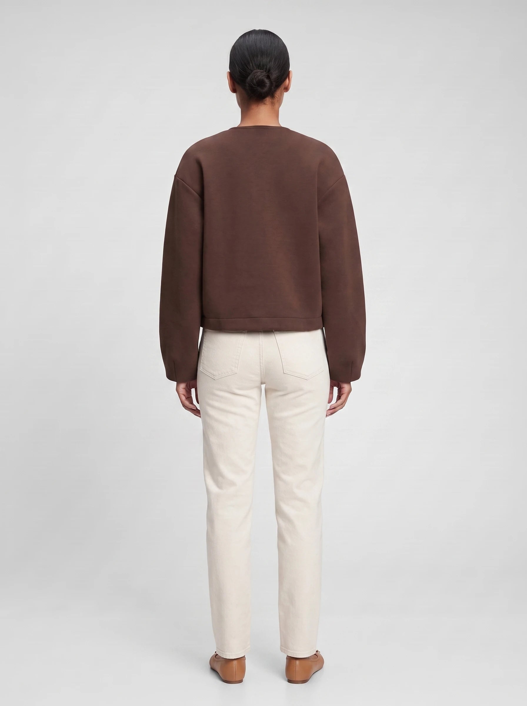 Veste zippée sans col en maille marron Germaine, vue de dos en studio