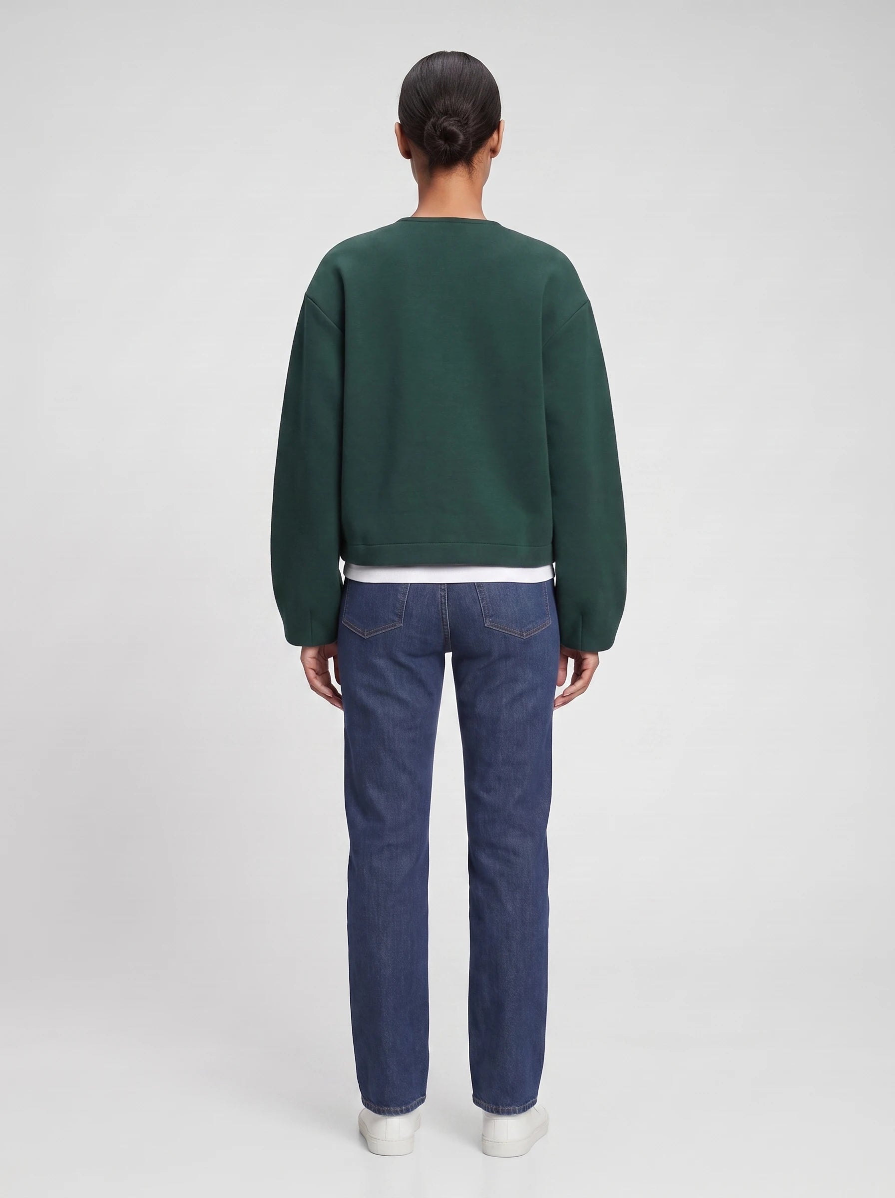 Veste zippée sans col en maille vert bouteille Germaine, vue de dos en studio