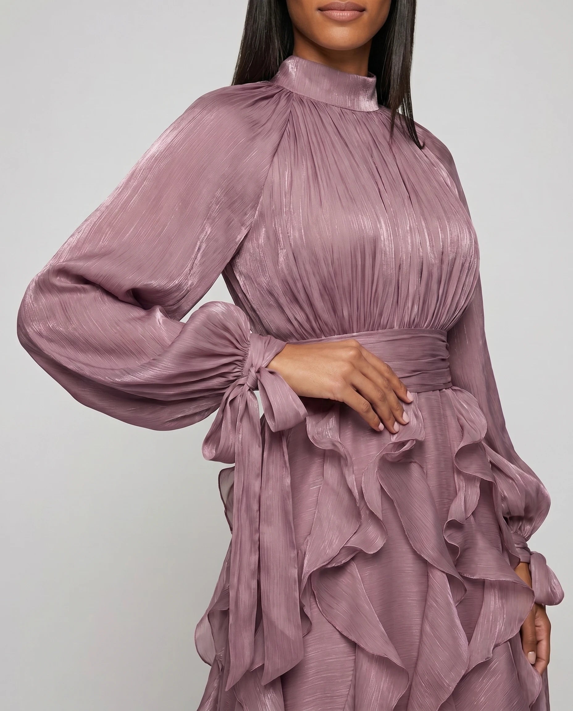 Robe de soiree col montant manches nouees detail violet