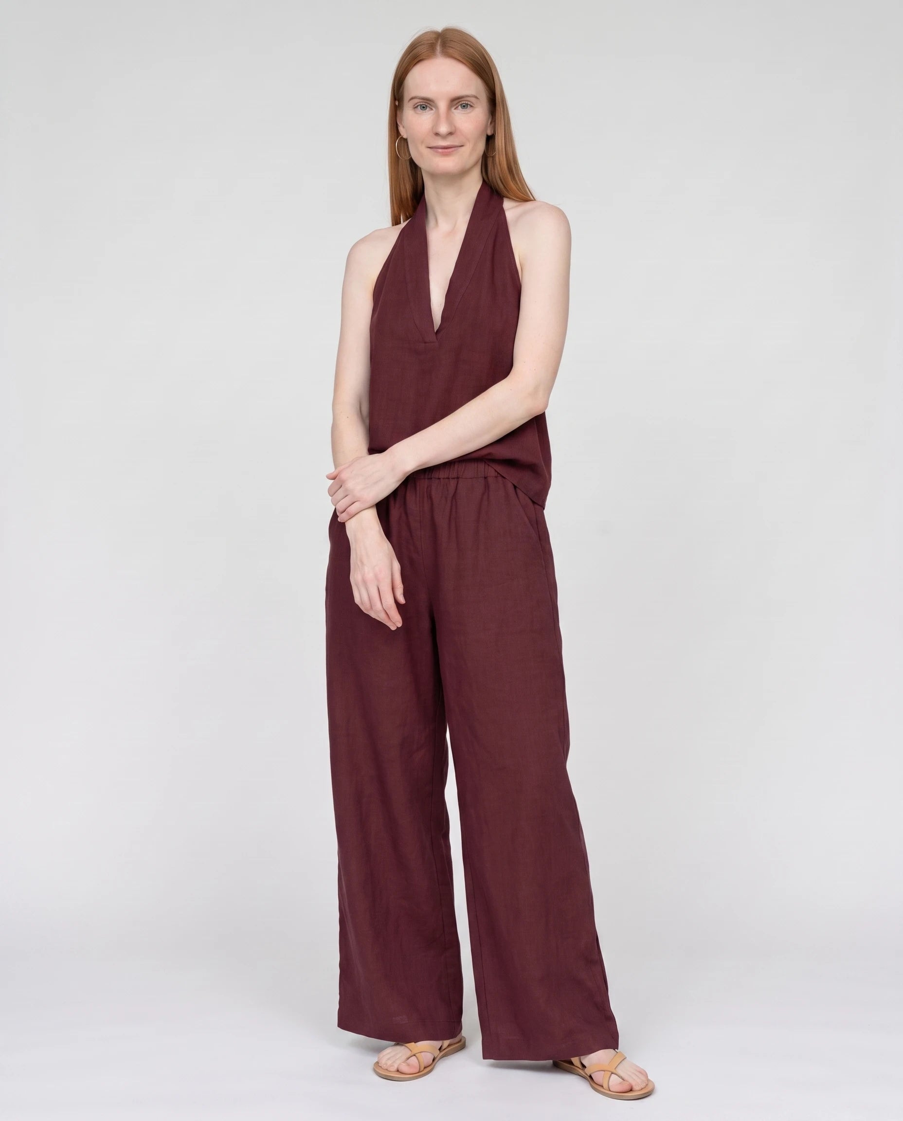 Ensemble top dos nu col V et pantalon large Ysaline — Bordeaux — vue studio pose