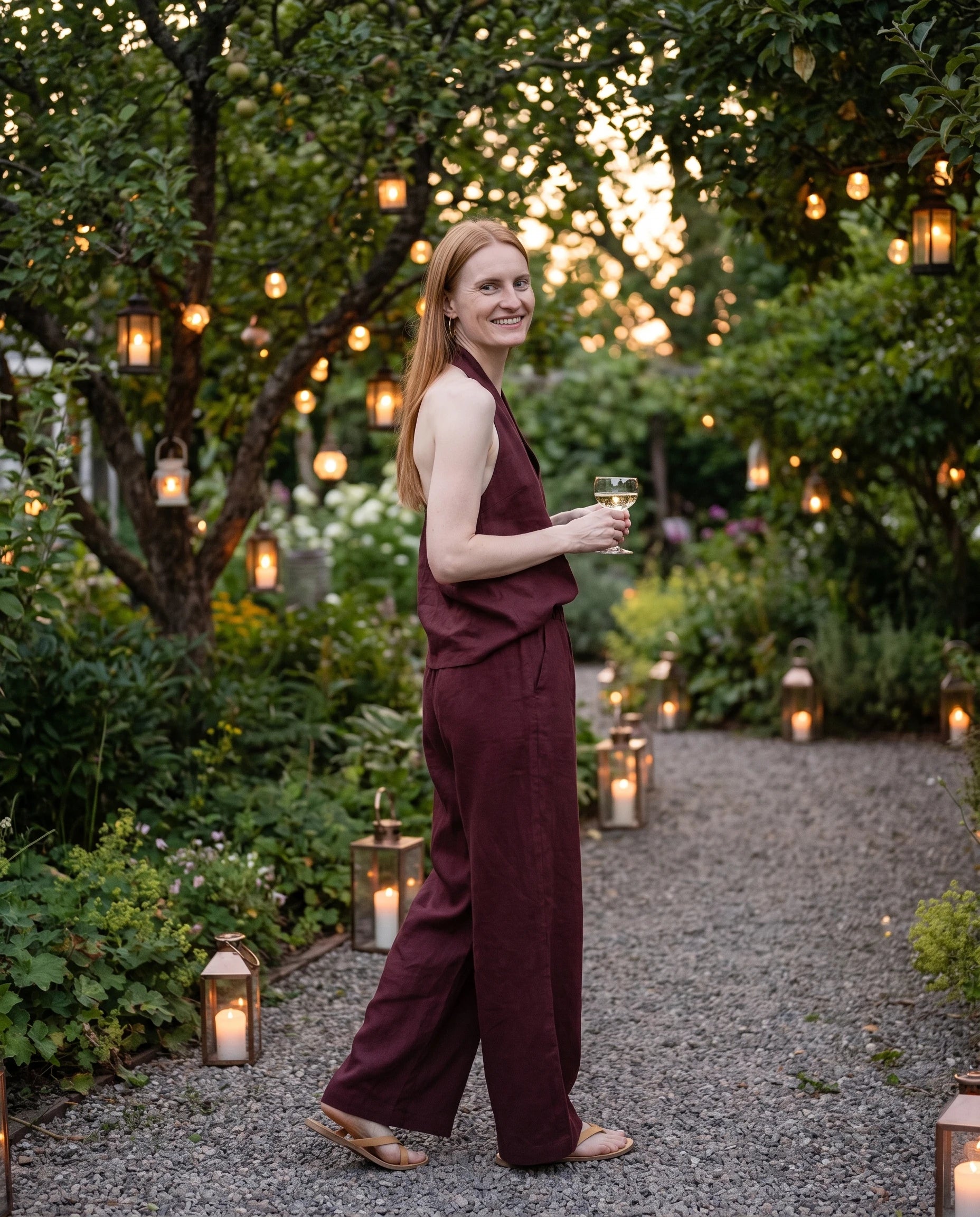 Ensemble top dos nu col V et pantalon large Ysaline — Bordeaux — portée, lifestyle