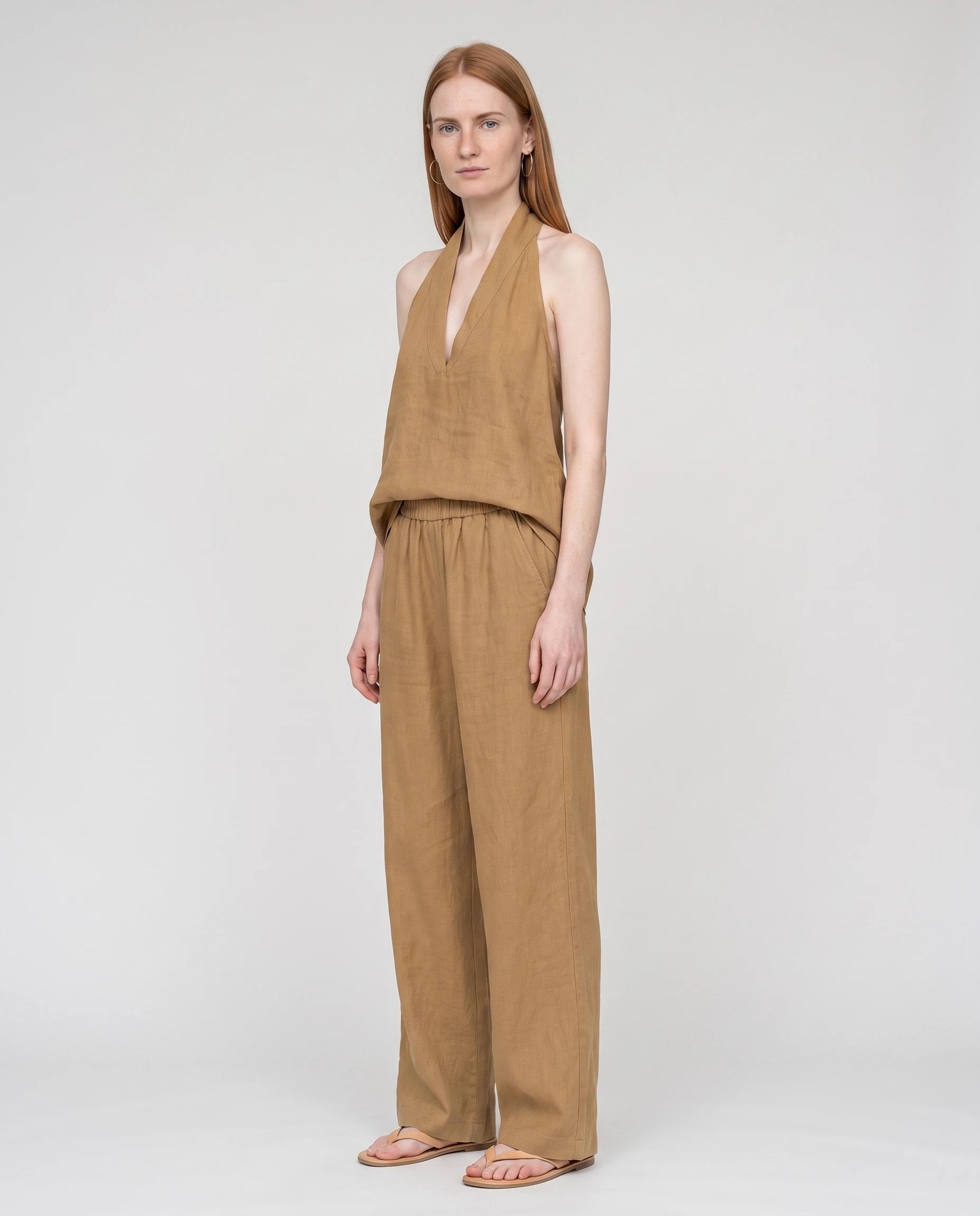 Ensemble top dos nu col V et pantalon large Ysaline — Camel — vue face studio