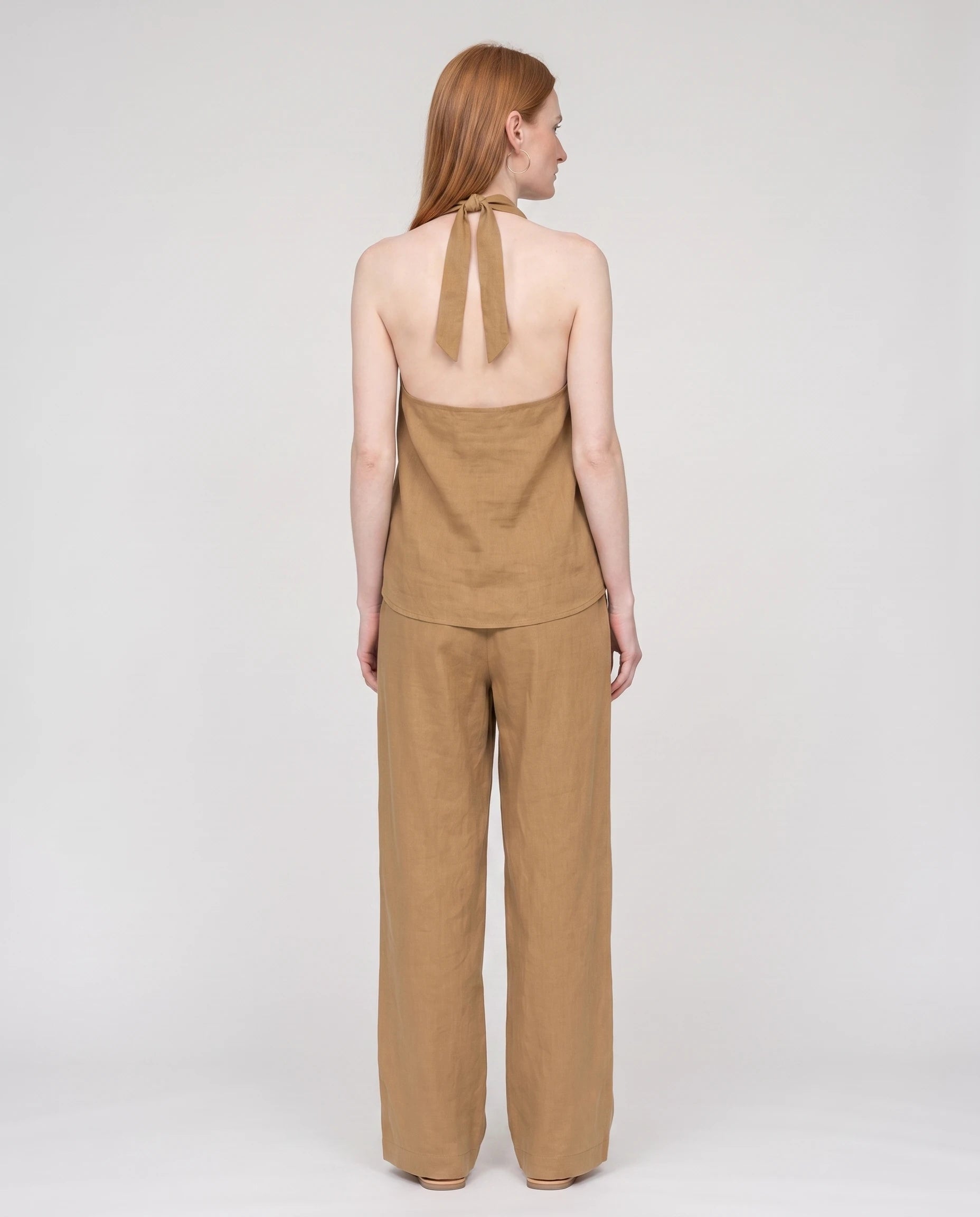 Ensemble top dos nu col V et pantalon large Ysaline — Camel — vue dos studio