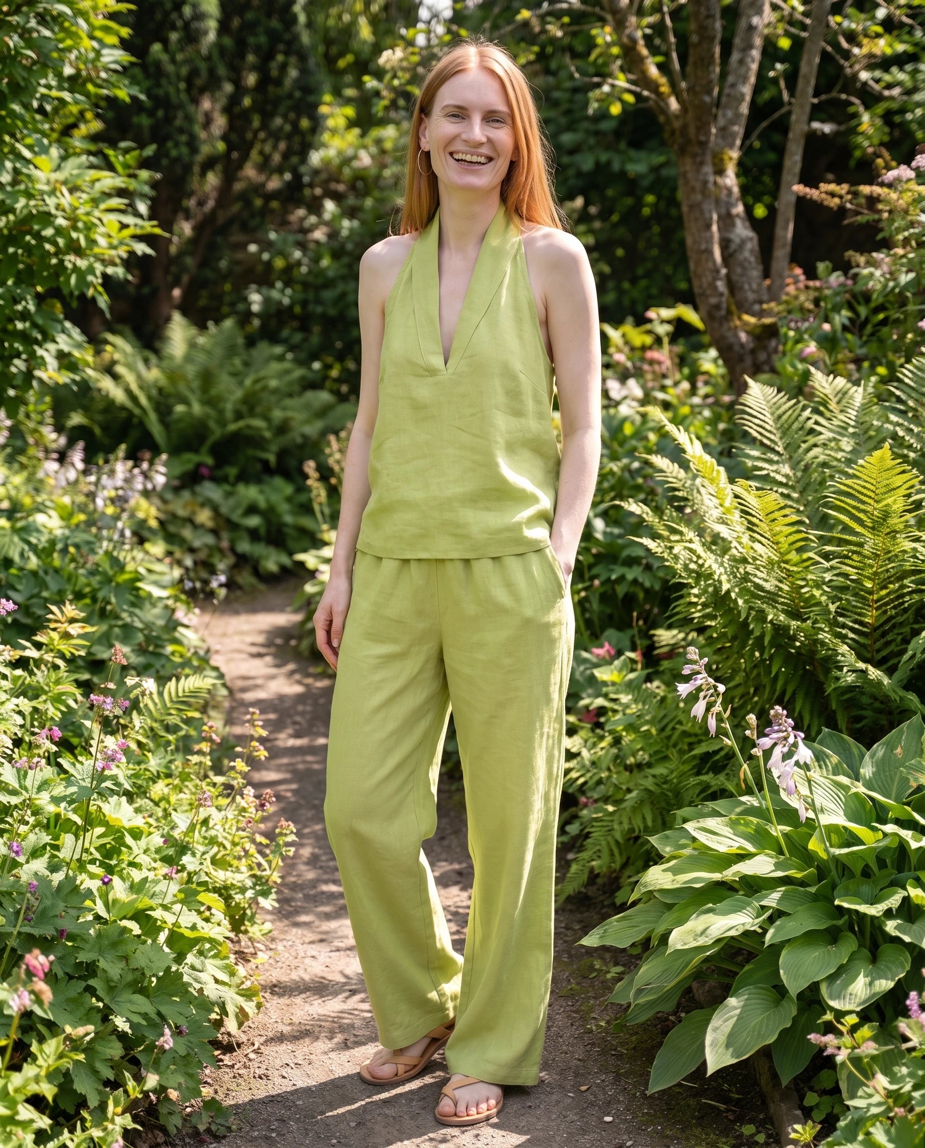 Ensemble top dos nu col V et pantalon large Ysaline — Vert Anis — portée, lifestyle