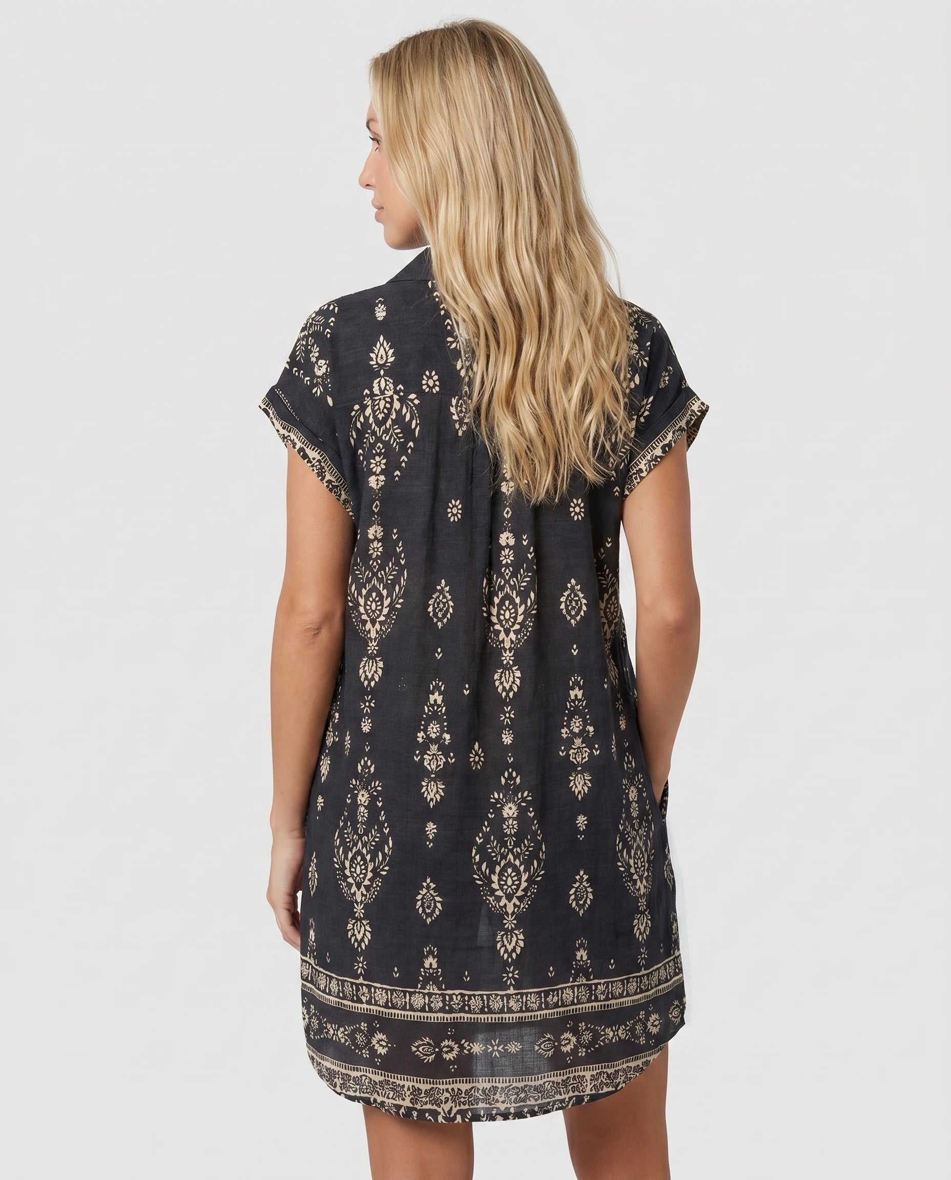 Robe chemise courte imprime boheme noire studio dos