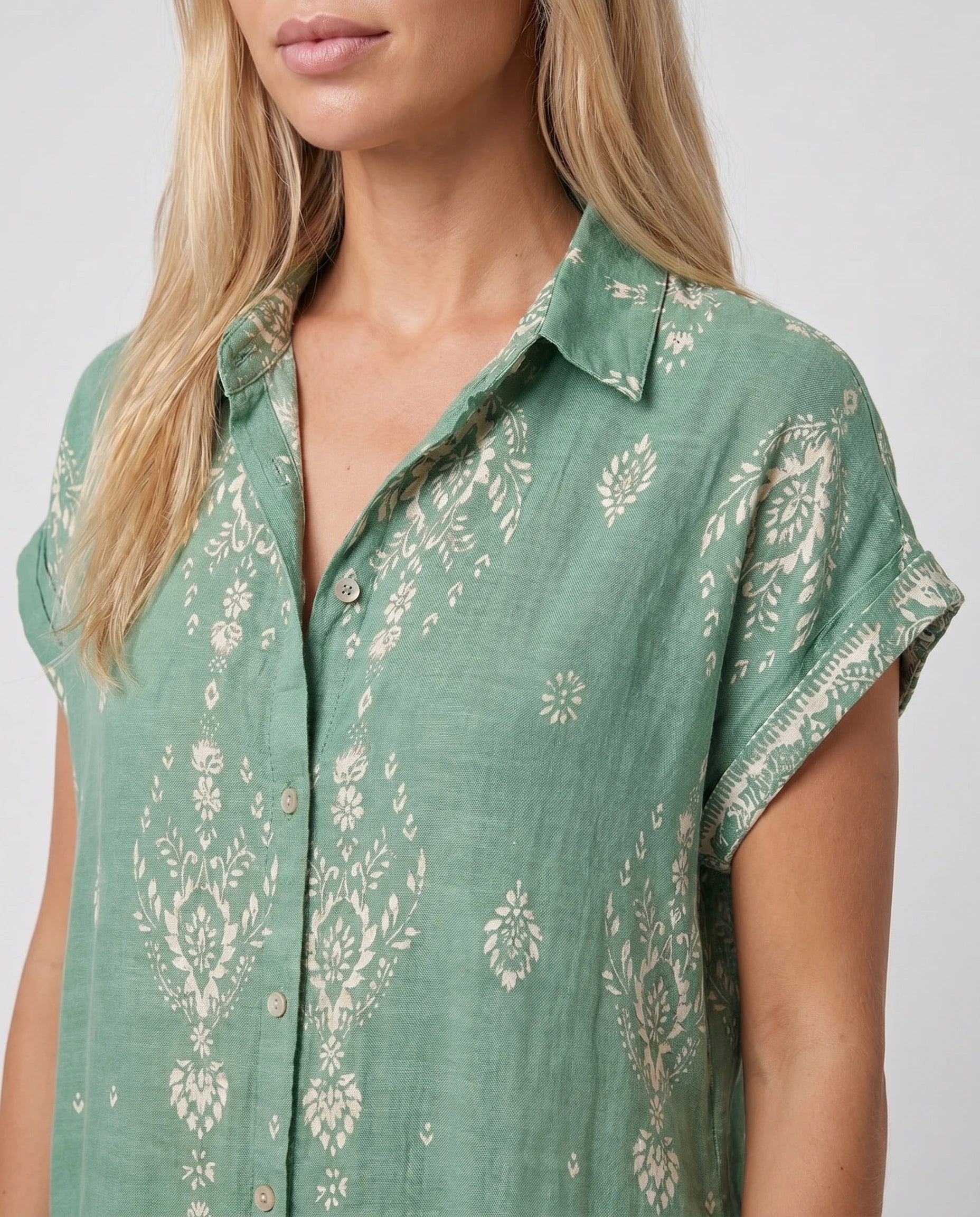 Robe chemise col boutonne manches courtes detail imprime vert sauge